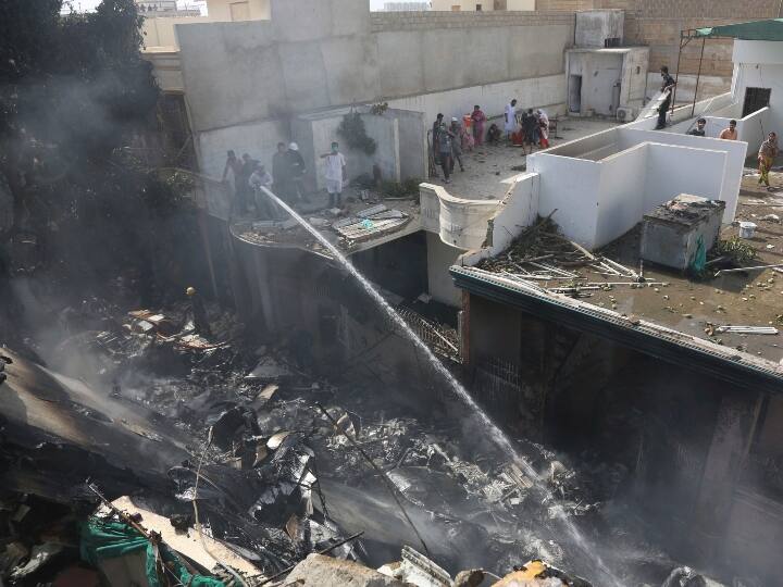 विमान दुर्घटना पर पाकिस्तान के प्रधानमंत्री इमरान खान ने ट्वीट किया, पाकिस्तान इंटरनेशनल एयरलाइंस (PIA) के क्रैश से हैरान और दुखी हूं. मैं PIA के सीईओ अर्शद मलिक के संपर्क में हूं. वो कराची के लिए निकल गए हैं. रेस्क्यू और रिलीफ टीम ज़मीन पर है. इस वक्त यही हमारी प्राथमिकता है. तत्काल जांच के आदेश दे दिए गए हैं. मृतकों के परिवार वालों के लिए दुआएं और संवेदनाएं व्यक्त करता हूं.