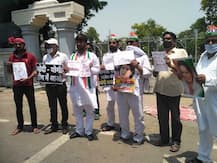 बेबस मजदूरों की बस पर सियासत और तेज़, प्रयागराज के कांग्रेसियों ने राष्ट्रपति को लिखी खून से चिट्ठी