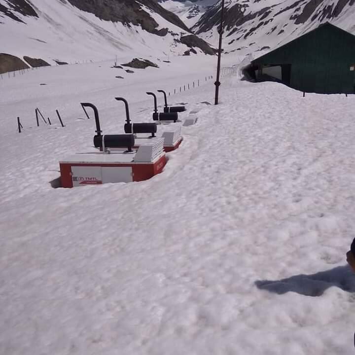  यह तस्वीरें पंजतरणी और शेषनाग में ली गई हैं. इस साल की अमरनाथ यात्रा 23 जून से शुरू हो रही है और 3 अगस्त को रक्षा बंधन के दिन समाप्त होनी है. लेकिन अप्रैल 23 को श्राइन बोर्ड ने इस साल की यात्रा के शुरू होने पर ही सवाल उठा दिए थे. पिछले साल भी धारा 370 के हटाये जाने पर यात्रा को आधे से ही रोक दिया गया था.