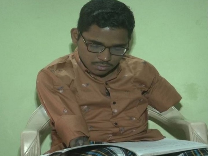 शिवम ने दोनों हाथ और एक पैर गवांने के बाद भी 92% मार्क्स पाकर किया कमाल, डॉक्टर बनने का है सपना Gijarat Board Shivam Solanki, Who Lost His Arms & A Leg, gete 92% marks in Gujarat Board