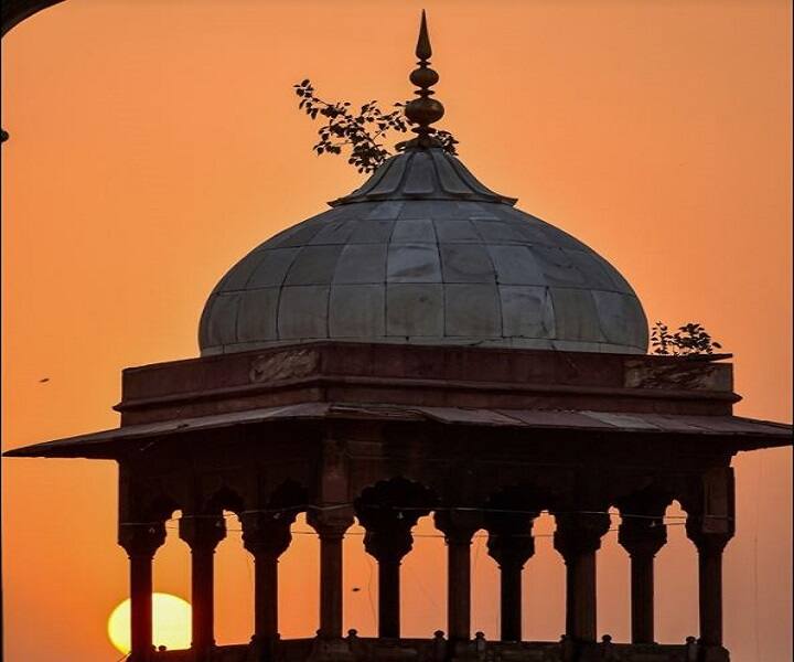 प्रधानमंत्री मोदी ने कहा कि ईद-उल-फितर की शुभकामनाएं. यह विशेष पर्व करुणा, भाईचारे और सौहार्द की भावना को आगे बढ़ाए. सभी स्वस्थ और समृद्ध हों.