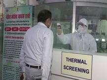 कोरोना काल में लखनऊ से शुरू हुई उड़ानें, एयरपोर्ट पर हर यात्री के सामान को किया जा रहा है सैनिटाइज