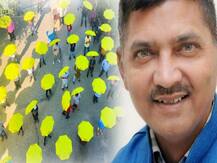 बरेली: सोशल डिस्टेंसिंग के लिए BJP विधायक ने शुरू किया 'Umbrella Campaign', लोगों को बांटे छाते