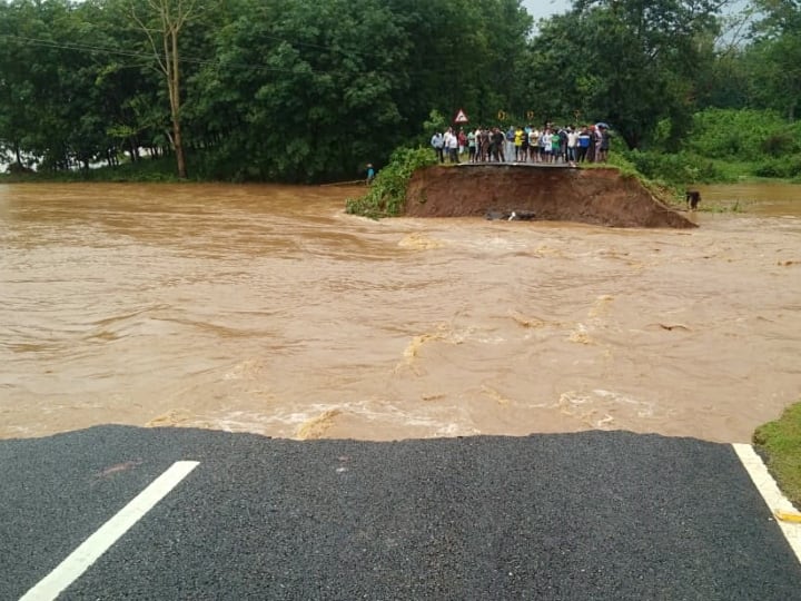 असम: भारी बारिश के बाद बहा एनएच-12, एनडीआरफ की टीम ने संभाला मोर्चा