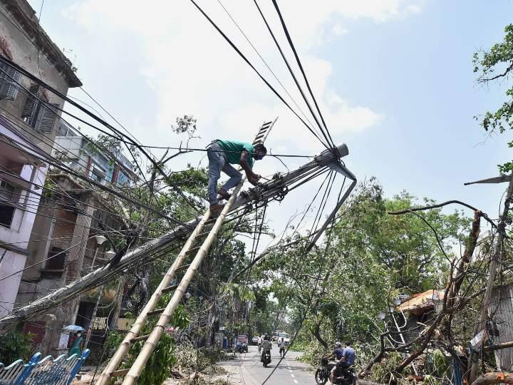 मोदी सरकार ने बंगाल के लिए जारी किए 1000 करोड़ रुपये, जल्द केंद्रीय टीम करेगी राज्य का दौरा Cyclone Amphan: Modi government releases Rs 1000 crore to West Bengal, central team to visit state मोदी सरकार ने बंगाल के लिए जारी किए 1000 करोड़ रुपये, जल्द केंद्रीय टीम करेगी राज्य का दौरा