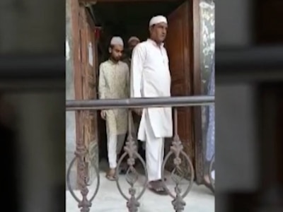 Uttar Pradesh : मुजफ्फरनगर में मस्जिद में सामूहिक नमाज पढ़ते दिखे लोग, दो दर्जन से ज्यादा के खिलाफ केस  दर्ज 