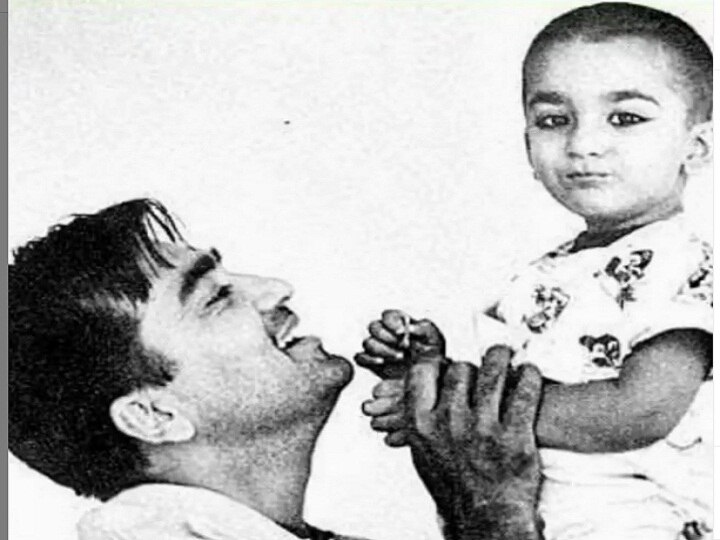 Sanjay Dutt remembers dad Sunil Dutt on his death anniversary shared a video on instagram संजय दत्त ने पिता सुनील दत्त की 15वीं पुण्यतिथि पर शेयर किया ये इमोशनल VIDEO