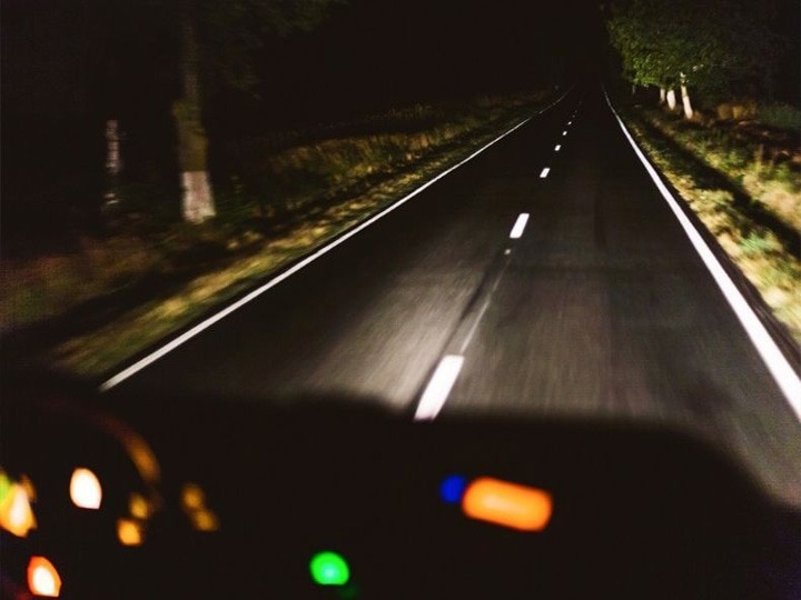 Top 5 useful driving tips for night drive all you need to know जब रात में कार से करना पड़े लंबा सफर तो इन 5 बातों का हमेशा रखें ध्यान