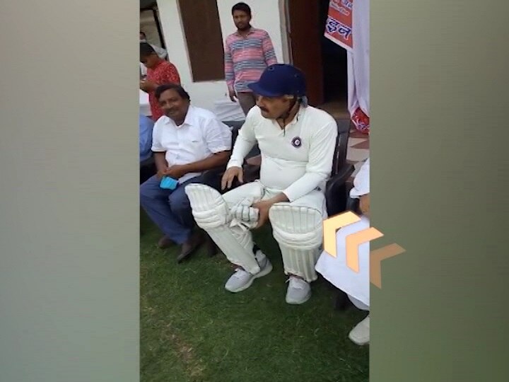 Manoj Tiwari played cricket in lockdown notice to stadium MD मनोज तिवारी के लॉकडाउन में क्रिकेट खेलने का मामला, स्टेडियम के MD को नोटिस