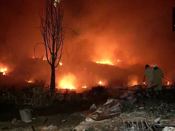 A fire has broken out at Tughlakabad slums in delhi दिल्ली: तुगलकाबाद झुग्गी झोपड़ियों में लगी आग, दमकल विभाग के काबू में स्थिति