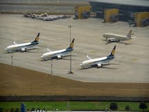 लॉकडाउन: चार्टर्ड प्लेन, निजी हेलीकॉप्टर्स को भी इजाजत, बुजुर्गों-गर्भवती महिलाओं को यात्रा ना करने की सलाह