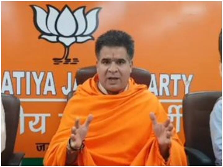 जम्मू: महबूबा मुफ्ती के विरोध में बीजेपी ने जलाए दीप, रविंद्र रैना ने पीडीपी पर बोला हमला