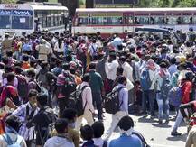 हरियाणा से आए प्रवासी मजदूरों को नहीं मिली अलीगढ़ में एंट्री, बसों को मुरादाबाद भेजा