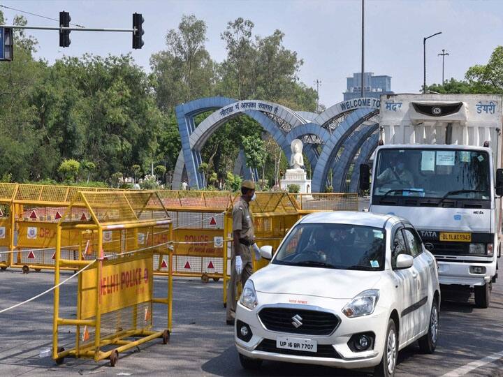 नोएडा-दिल्ली बॉर्डर पर लगा लंबा जाम, बिना पास के नहीं हो रही एंट्री