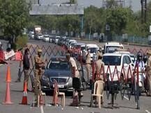 नोएडा-दिल्ली बॉर्डर पर लगा लंबा जाम, बिना पास के नहीं हो रही एंट्री