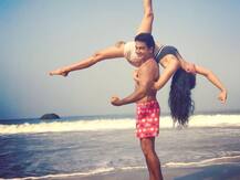 पति के साथ रोमाटिंक तस्वीर शेयर कर कविता कौशिक ने कहा-पति ऐसा ढूंढो जो...