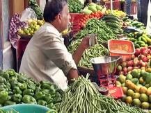 प्रयागराज: लॉकडाउन की वजह से सब्जियों की कीमतों में आई भारी गिरावट, आम लोगों को मिली राहत