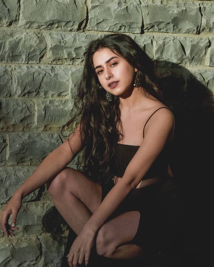 'दिल तो हैप्पी है जी' सीरियल की अभिनेत्री सेजल शर्मा ने इसी साल जनवरी में खुदकुशी कर ली. इनकी खुदकुशी की वजह साफ नहीं हो पाई, हालांकि माना जाता है कि वो व्यक्तिगत जीवन में परेशान थीं. (तस्वीर: इंस्टाग्राम)