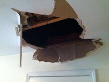 ग्रेटर नोएडा: छत का प्लास्टर गिरने से बच्चा घायल, बिल्डर सहित चार के खिलाफ मामला दर्ज