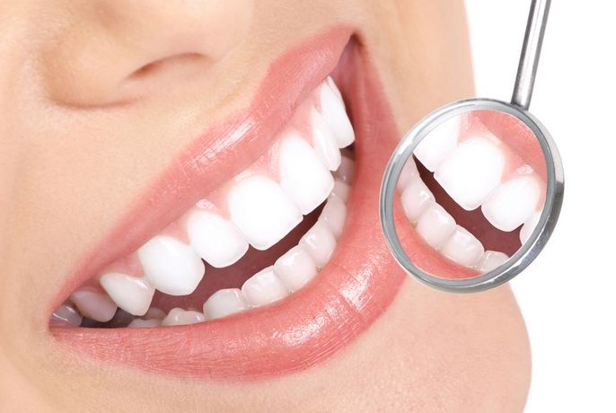 Oral Health Home remedies to get rid of yellow teeth know Home remedies दांतों का रंग खोलता है आपकी सेहत का राज, जानें क्या है आपका हाल