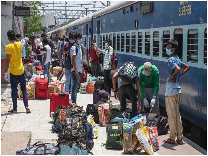 Railways appeals Pre-ill people, pregnant women, children and elderly workers avoid traveling in Shramik Special Trains ANN रेलवे की अपील- पहले से बीमार लोग, गर्भवती महिलाएं, बच्चे और बुजुर्ग श्रमिक ट्रेनों में यात्रा करने से बचें