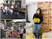 पानी और खाना देकर प्रवासियों की हो रही रेलवे स्टेशन से विदाई, 'खाना चाहिए मिशन' कर रहा है मदद