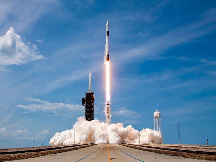 Elon Musk's SpaceX makes history with successful first human space launch NASA का ऐतिहासिक मानव मिशन लॉन्च, पहली बार निजी अंतरिक्ष यान से लॉन्चिंग, दो Astronauts सवार