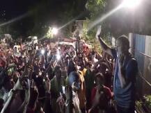 मुंबई: कोरोना से ठीक हुए कांग्रेस नेता चंद्रकांत हंडोरे, कार्यकर्ताओं की जुटी भीड़, सोशल डिस्टेंसिंग की उड़ी धज्जियां