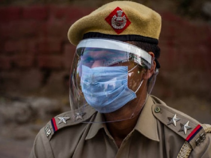 दिल्ली: एक DCP और ACP कोरोना पॉजिटिव, अब तक 700 से ज्यादा पुलिसकर्मी हो चुके हैं संक्रमित Delhi police DCP and ACP Tested positive for coronavirus- ann