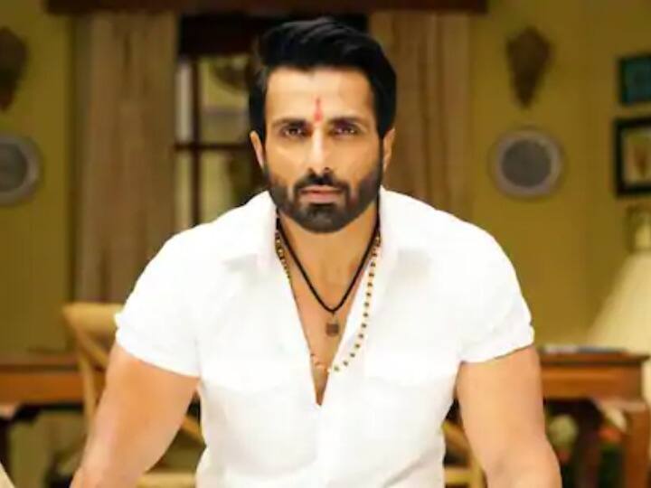 Sonu Sood helps 800 labours migrants make them return from mumbai to uttar pradesh from train सोनू सूद ने बस और प्लेन के बाद लिया ट्रेन का सहारा, 800 मजदूरों को किया उत्तर प्रदेश के लिए रवाना