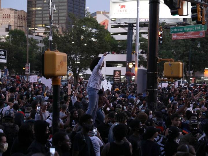 Explained : काले और गोरे में कितना बंट जाएगा अमेरिका? How America is facing its biggest problem once again which is White Vs Black Explained : काले और गोरे में कितना बंट जाएगा अमेरिका?