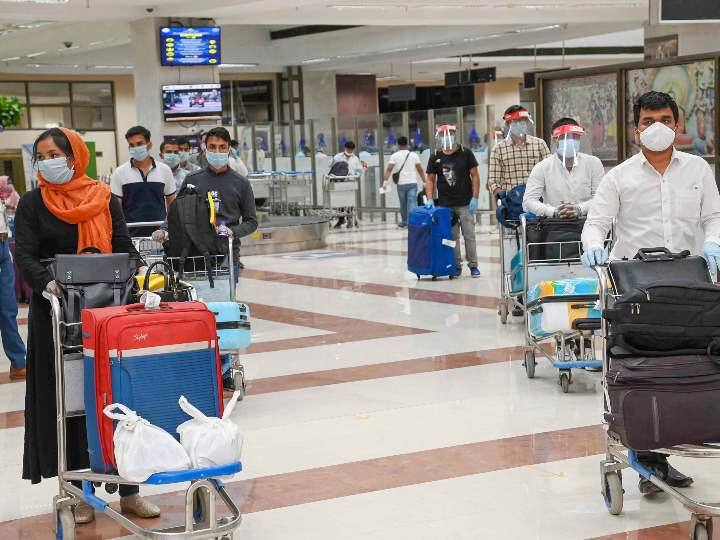 पुणे: यूरोप, साउथ अफ्रीका से लौटे यात्रियों के लिए मेडकिल चेकअप अनिवार्य, Corona के नए स्ट्रेन के चलते हुआ फैसला Pune: Medical checkup mandatory for travelers returning from Europe, South Africa पुणे: यूरोप, साउथ अफ्रीका से लौटे यात्रियों के लिए मेडकिल चेकअप अनिवार्य, Corona के नए स्ट्रेन के चलते हुआ फैसला