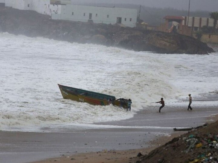 Cyclone Nisarga reaches in Maharashtra and Gujrat, Mumbai Municipal claims to be prepared ANN महाराष्ट्र और गुजरात में चक्रवाती तूफान निसर्ग की दस्तक, तटीय इलाकों में हुई बारिश
