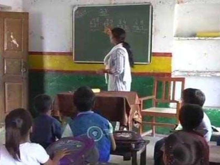 Teacher recruitment in added junior high school postponed in Uttar pradesh ann UP: एडेड जूनियर हाईस्कूल के लिये होने वाली शिक्षक भर्ती परीक्षा टली, सरकार ने बताई ये वजह
