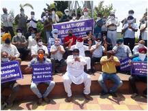 जम्मू-कश्मीर में ट्रांस्पोटर्स की भूख हड़ताल शुरू, पुलिस ने कई लोगों को हिरासत में लिया