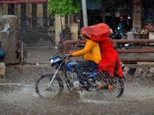 Weather Updates: दिल्ली-NCR में आज हल्की बारिश के आसार, बिहार में जमकर बरसेंगे बादल