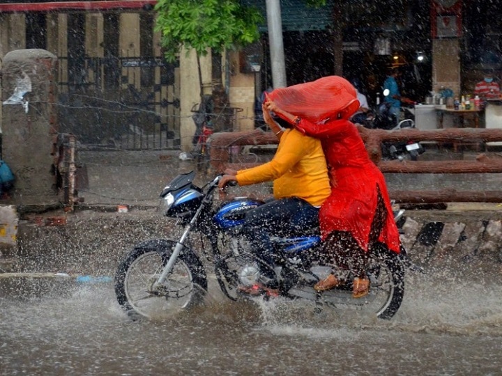 Weather Updates: Rain Alert in Many states in india today Weather Updates: देश में पूर्व से पश्चिम तक बदला मौसम का मिजाज, कई जिलों में बारिश का अलर्ट
