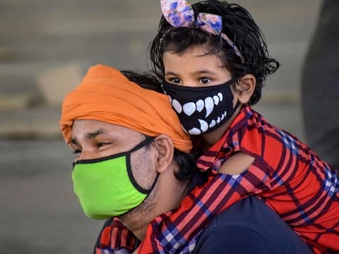 Coronavirus: देश में एक्टिव मरीजों की संख्या से एक लाख ज्यादा मरीज हुए ठीक, रिकवरी रेट 58.56 फीसदी