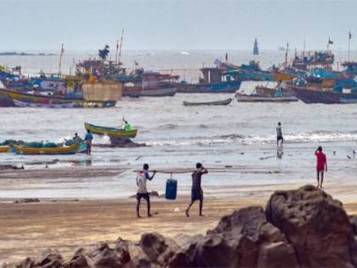 Nisarga storm alert issued on Maharashtra and Gujarat coasts know which areas are more threatened महाराष्ट्र-गुजरात के तटों पर 'निसर्ग' तूफान का अलर्ट जारी, जानिए किन-किन इलाकों को है ज्यादा खतरा