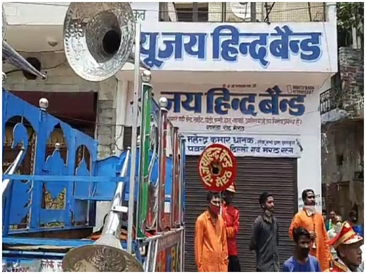 कोरोना काल में बैंड बाजा वालों पर मंडरा रहा रोजी-रोटी का संकट, इस सीजन नहीं हुई एक रुपये की कमाई meerut band baja dj industry facing financial crisis during coronavirus pandemic