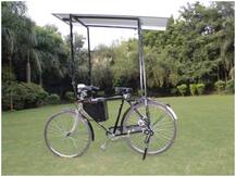 आनंद और अनन्या ने सोलर पैनल लगाकर बिजली से साइकिल चलाने का नयाब तरीका ढूंढा