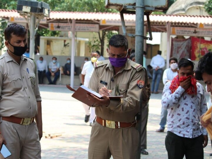 After the death of the retired inspector a fight between the wives in the cremation ground ANN मेरठ: रिटायर्ड दारोगा की मौत के बाद श्मशान घाट में भिड़ीं पत्नियां, जानें पूरा मामला