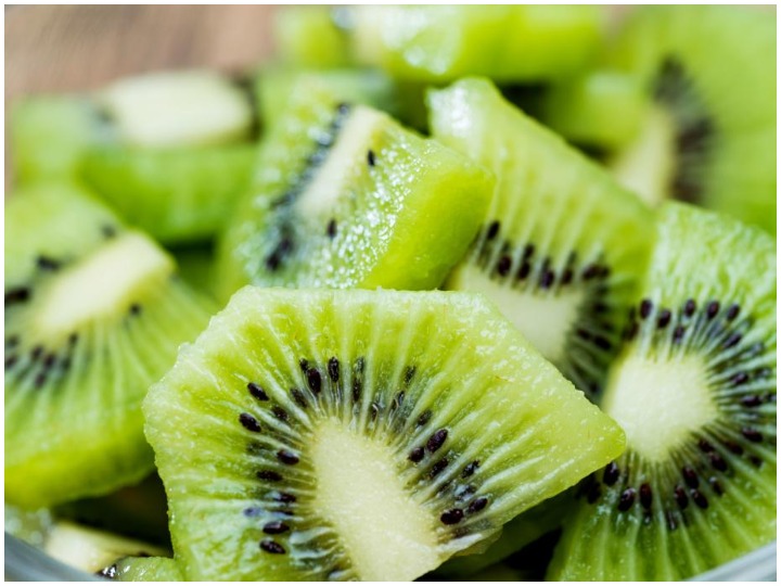 Health Tips: कीवी खाने के ये स्वास्थ्य लाभ जानकर हैरान रह जाएंगे आप Kiwi Fruit Health Benefits here Reasons why you should add this food to your diet details inside