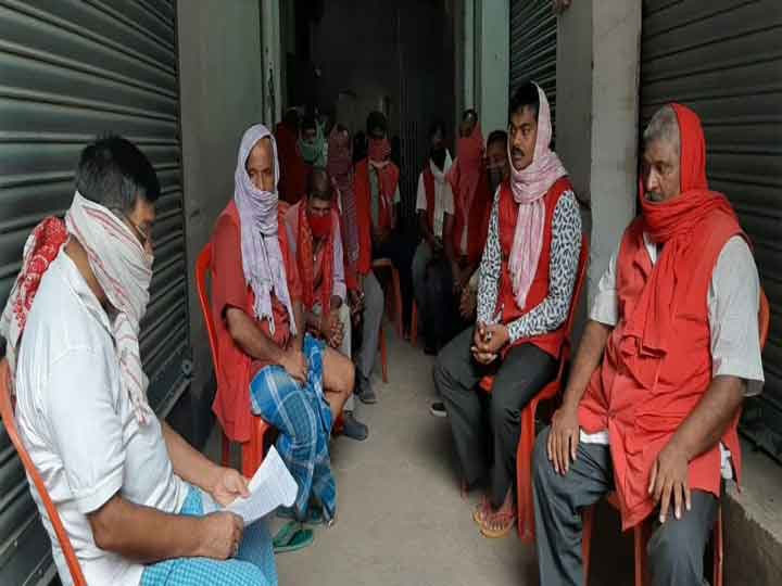 लॉकडाउन ने कुलियों से छीना रोजगार, BJP सांसद ने रेल मंत्री से की कुली सेवा बहाल करने की मांग BJP MP Ram Kripal Yadav asks Railway Minister to restore service of coolies ANN