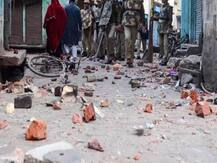 बस्ती: पशु तस्करों को गिरफ्तार करने गई पुलिस टीम पर हुआ हमला, पथराव के दौरान टूट गए गाड़ी के शीशे