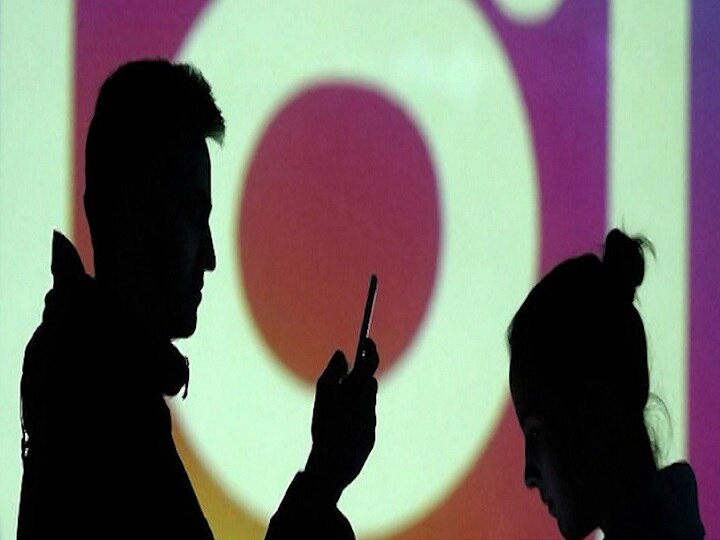 बिना अनुमति के इंस्टाग्राम चला रहा है आपका कैमरा? iOS 14 बीटा फीचर से हुआ खुलासा Instagram access user camera without users permission company says its Bug बिना अनुमति के इंस्टाग्राम चला रहा है आपका कैमरा? iOS 14 बीटा फीचर से हुआ खुलासा
