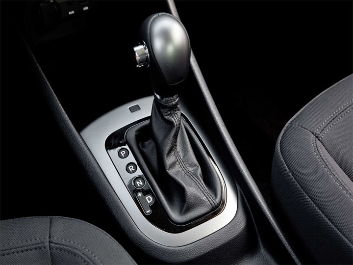 जानिए क्या है ऑटोमेटिक गियरबॉक्स वाली कारों के फायदे और नुकसान Pros and Cons of Automatic and Manual Cars all you need to know