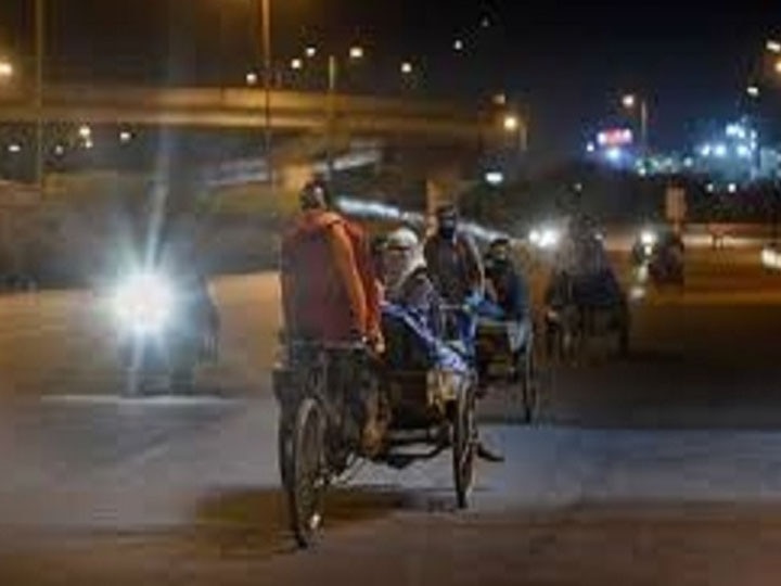 Mahoba Migrant labour Ramcharan says he will save rickshaw as symbol of lockdown महोबा: लॉकडाउन की निशानी 'रिक्शे' को सहेज कर रखेंगे प्रवासी मजदूर रामचरन, 3 दिन तक बच्चे को नहीं मिली रोटी