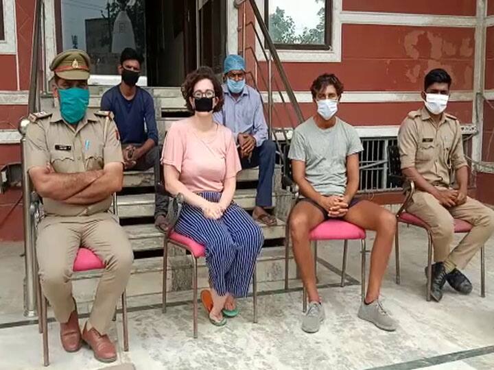 agra police help Foreign tourists during lockdown आगरा: लॉकडाउन की वजह से होटल में फंसे विदेशी पर्यटकों का पुलिस ने रखा ख्याल, जल्द लौटेंगे अपने देश