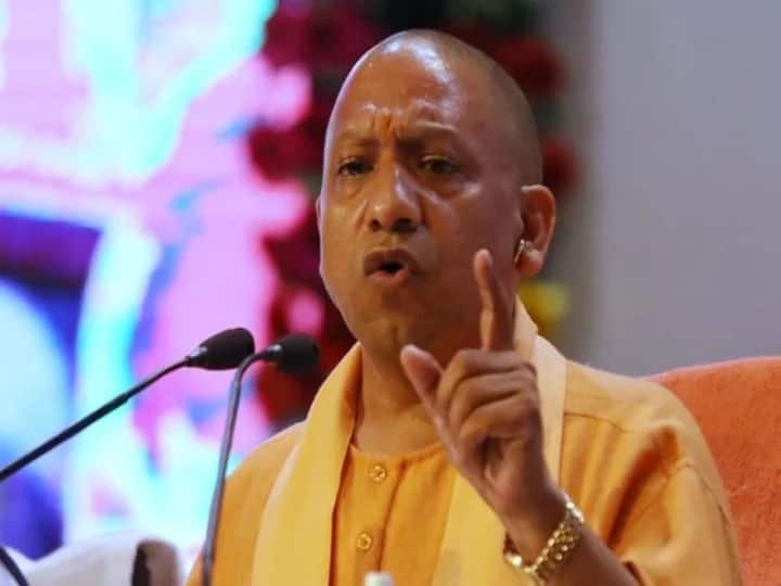 विशेष: मुख्यमंत्री योगी आदित्यनाथ, जिन्होंने अपने फैसले से सियासत में जड़ता को तोड़ा और नई पहचान लिखी